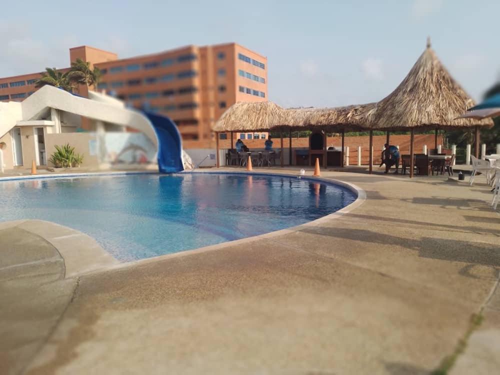 Oceanfront apartment in Tucacas, Morrocoy