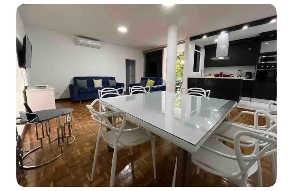 Renewed apt in Altamira, the heart of Caracas